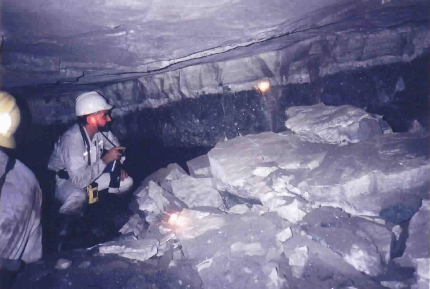Groundwork rock engineering assessment at an underground stope face
